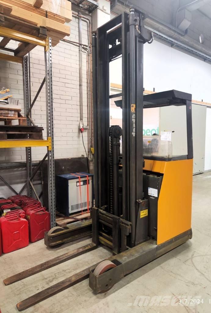 Atlet UNS 200 D Reachtruck voor hoog niveau