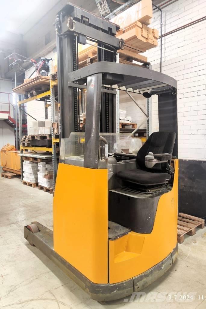 Atlet UNS 200 D Reachtruck voor hoog niveau