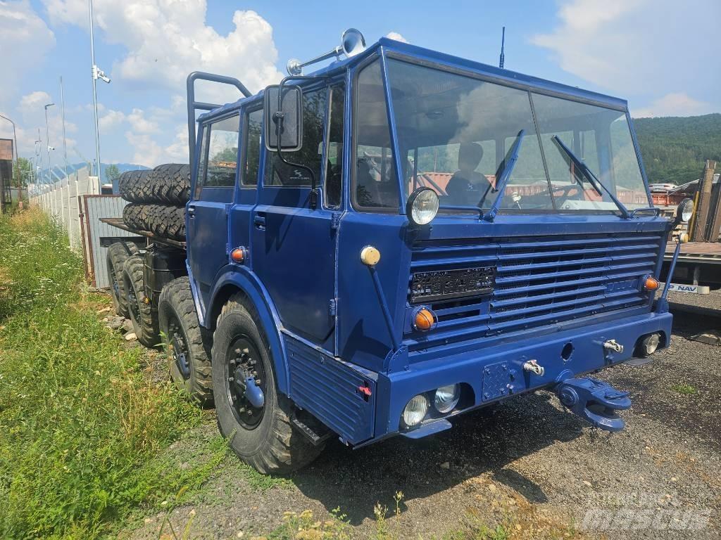 Tatra 813 8x8 KOLOS Chassis met cabine