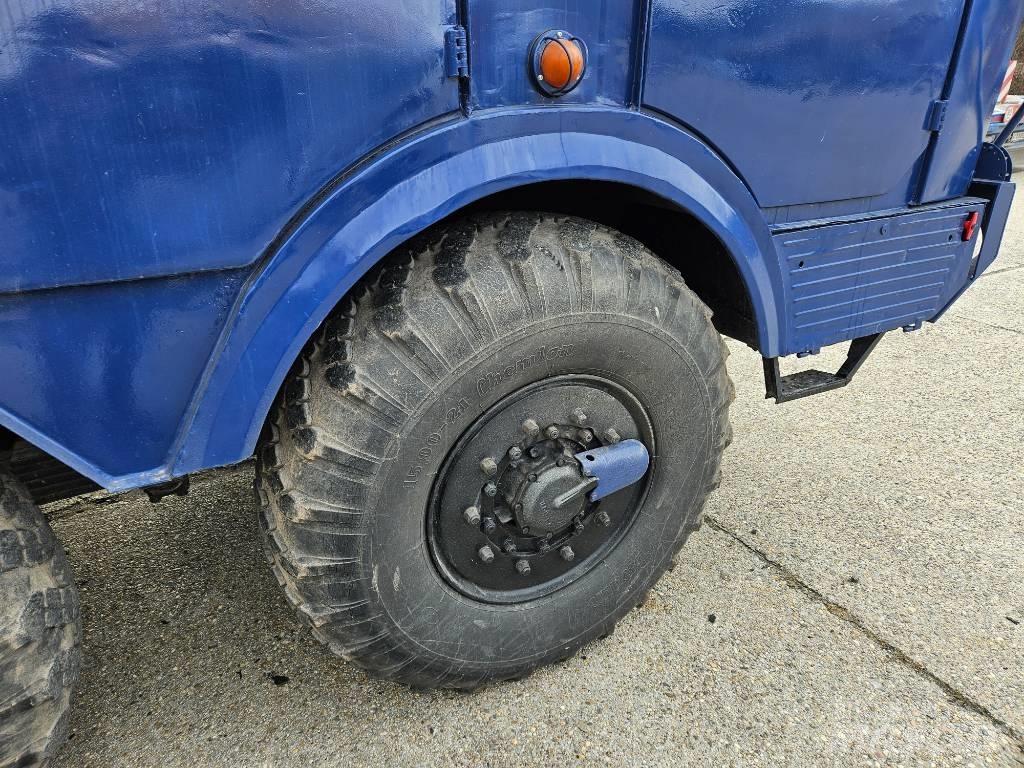 Tatra 813 8x8 KOLOS Chassis met cabine