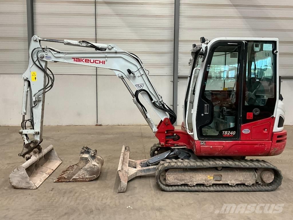 Takeuchi TB 240 Minigraafmachines < 7t