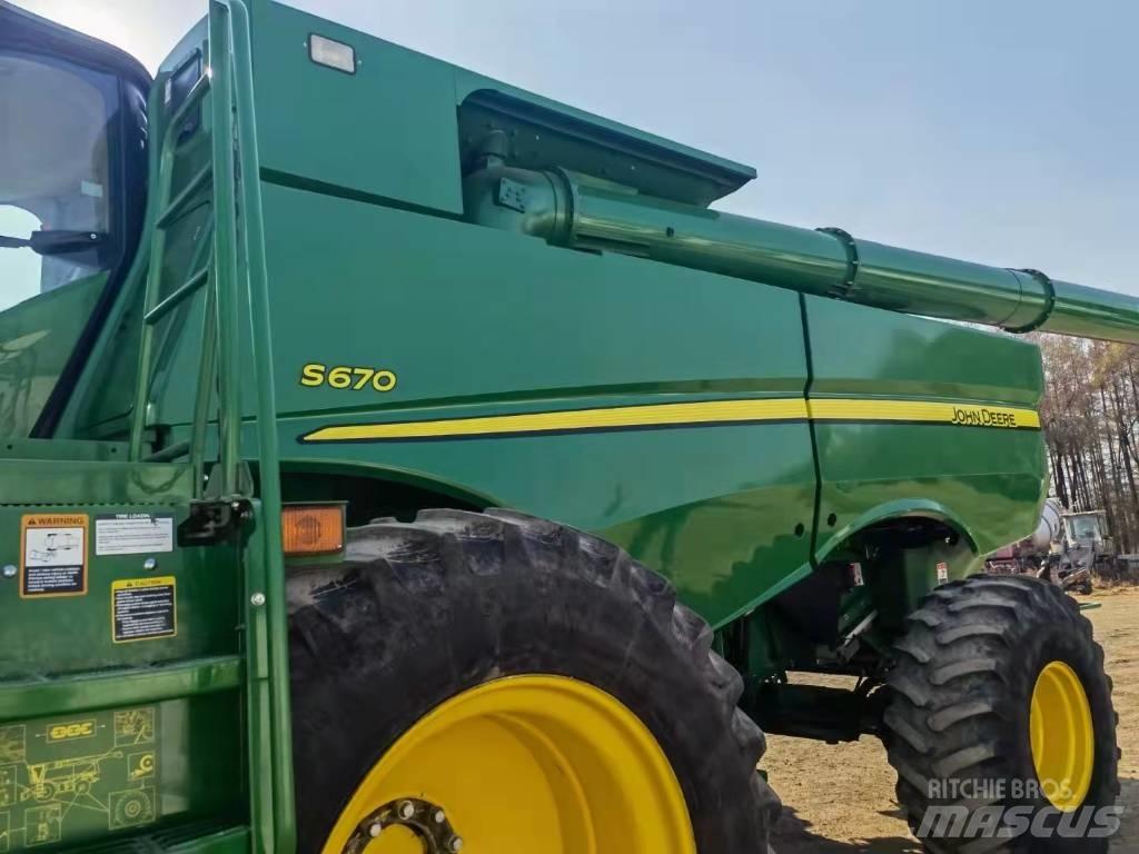 John Deere S670 Maaidorsmachines
