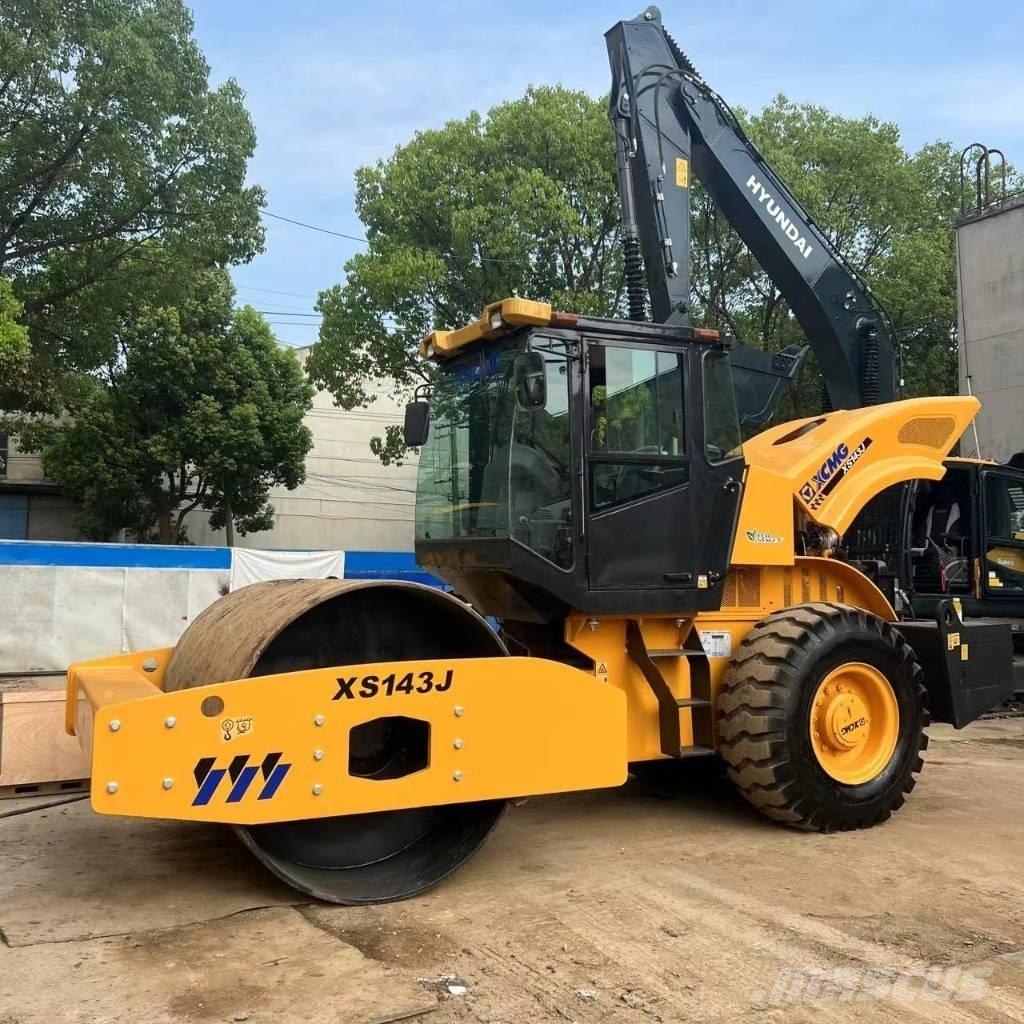 XCMG XS 143 Trilrolwalsen