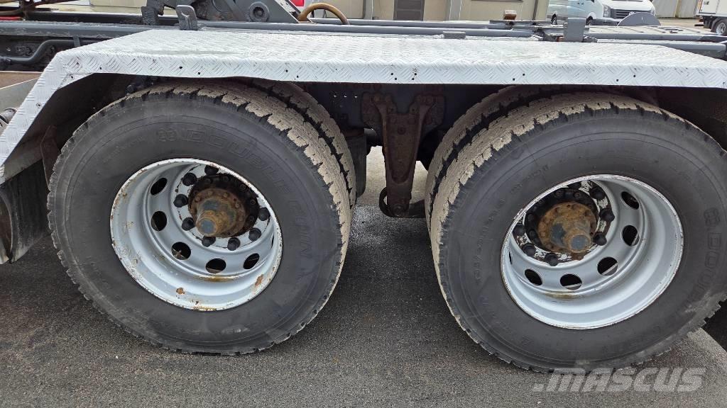 Scania R520 6X4 Vrachtwagen met containersysteem