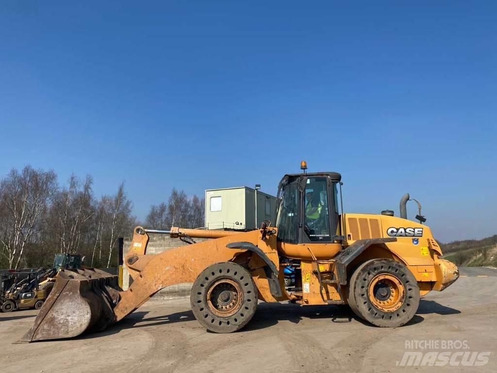 CASE 821 F Wielladers