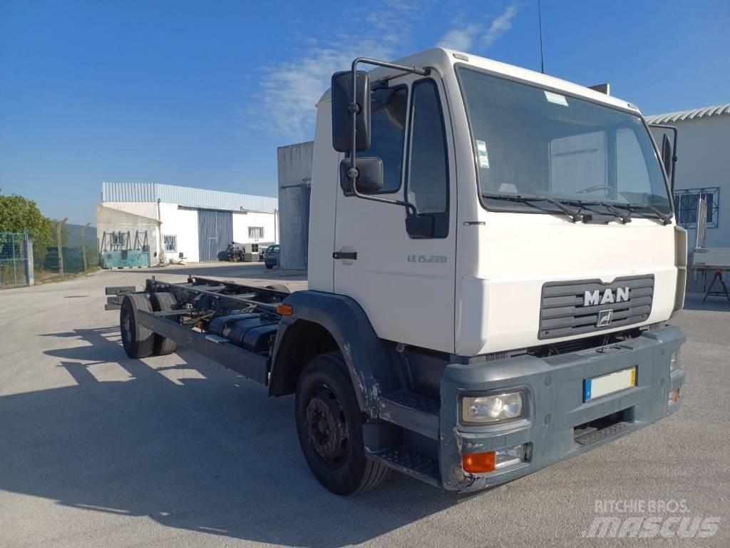 MAN 15.225 Chassis met cabine