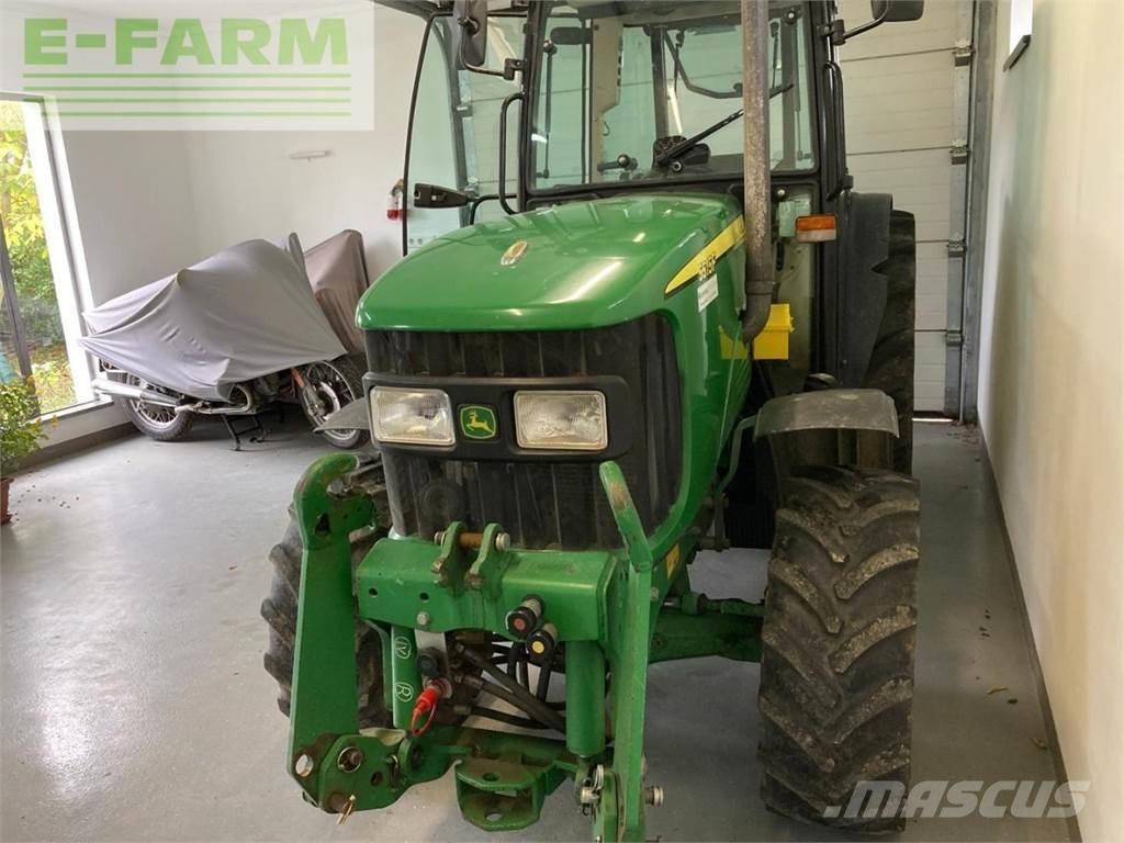 John Deere 5515F Tractoren