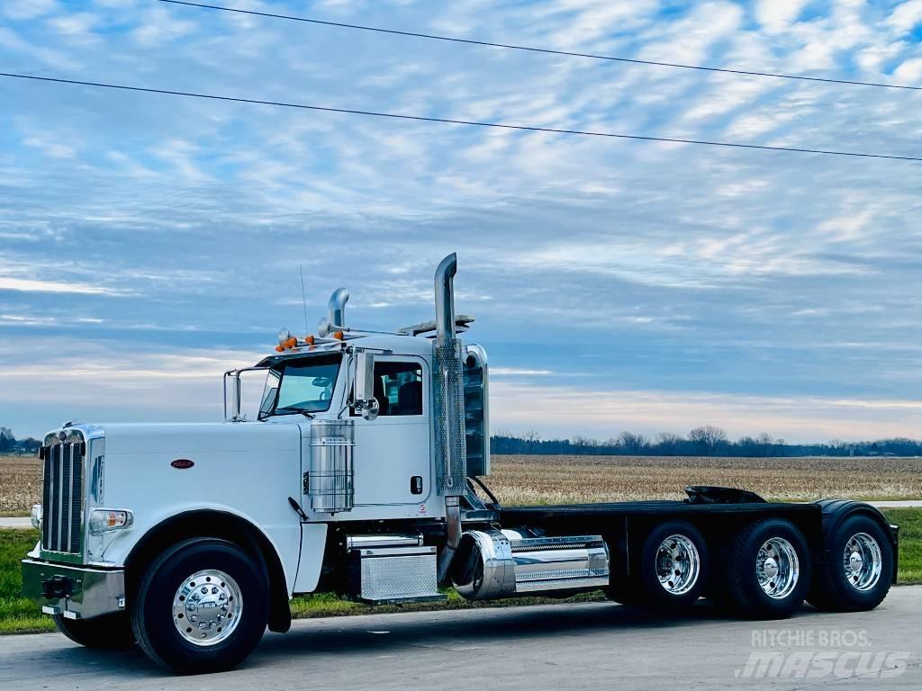 Peterbilt 389 Trekkers