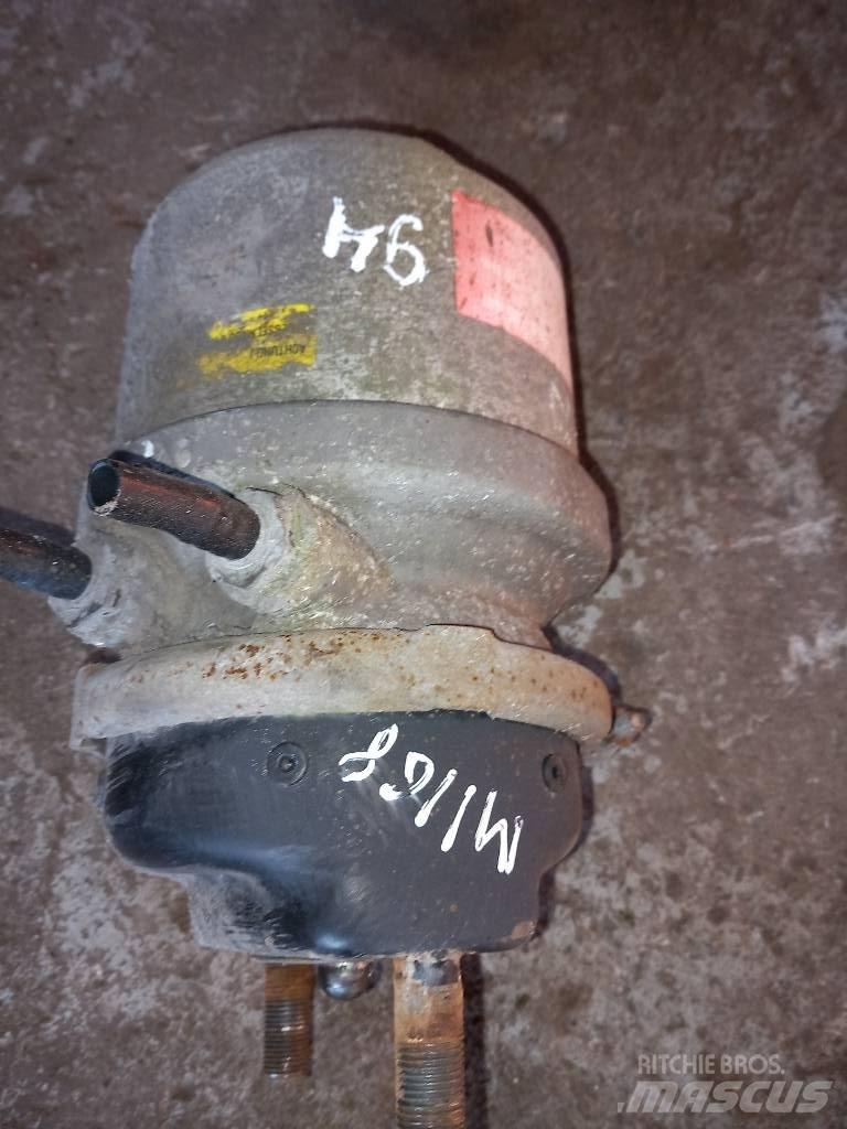 MAN TGS  81504109868 Remmen