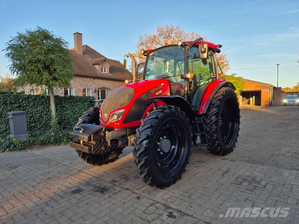 Valtra A105 HiTech Tractoren