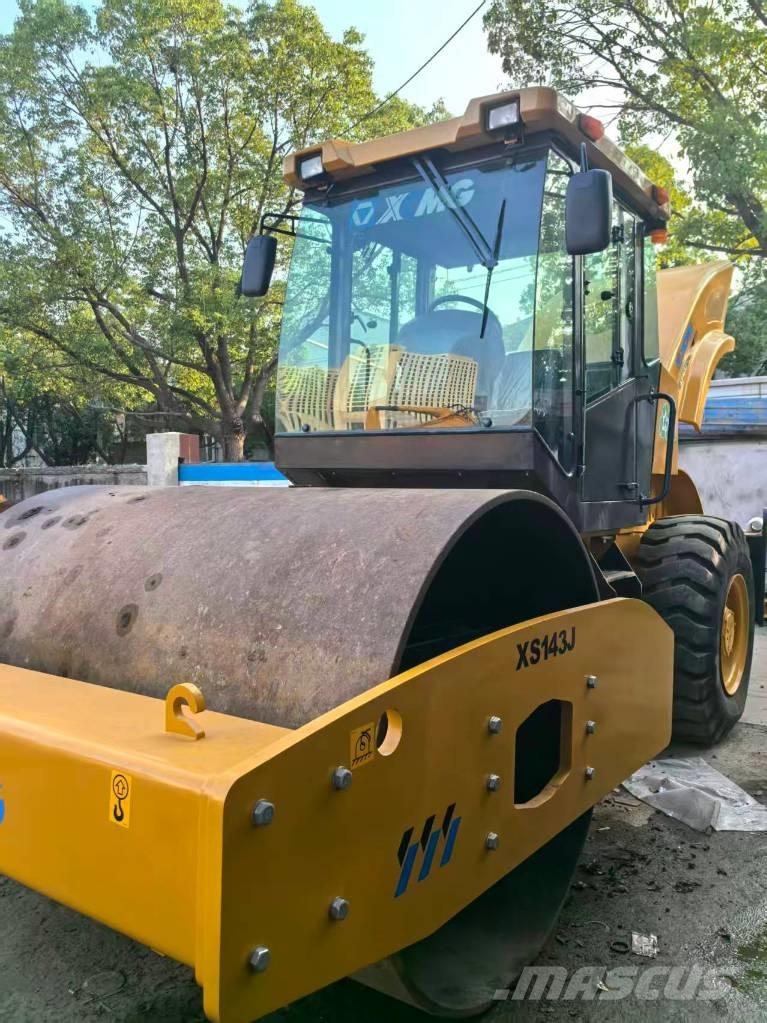 XCMG XS 142 J Trilrolwalsen