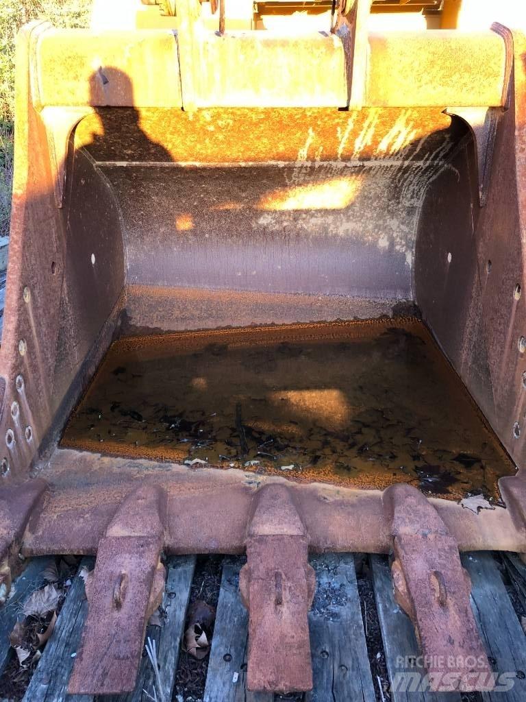 CAT 374 Rupsgraafmachines