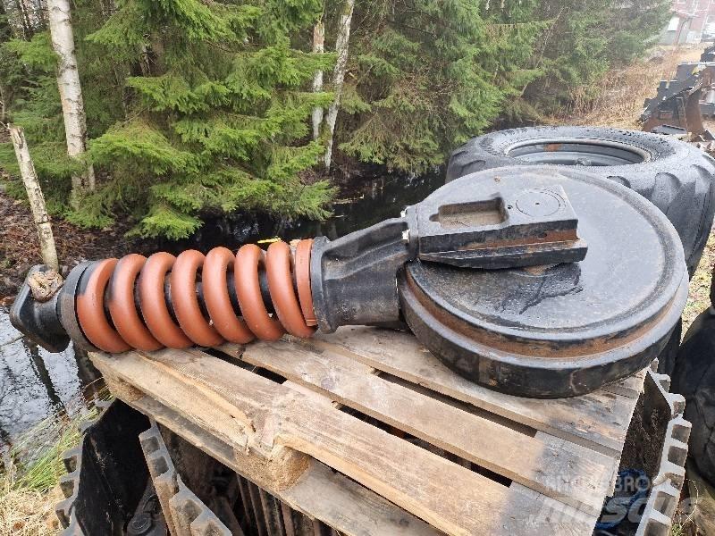 Hitachi ZX 300 Rupsbanden, kettingen en onderstel