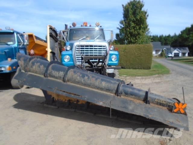 Ford LTL 9000 Sneeuwschuivers en -ploegen