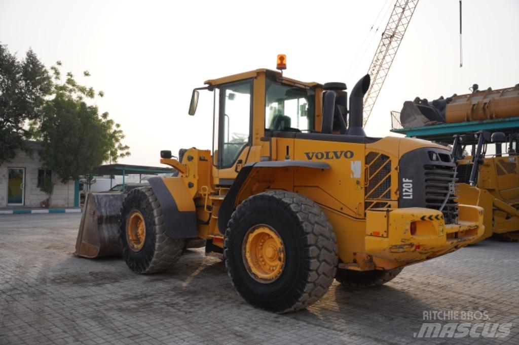 Volvo L 120 F Wielladers