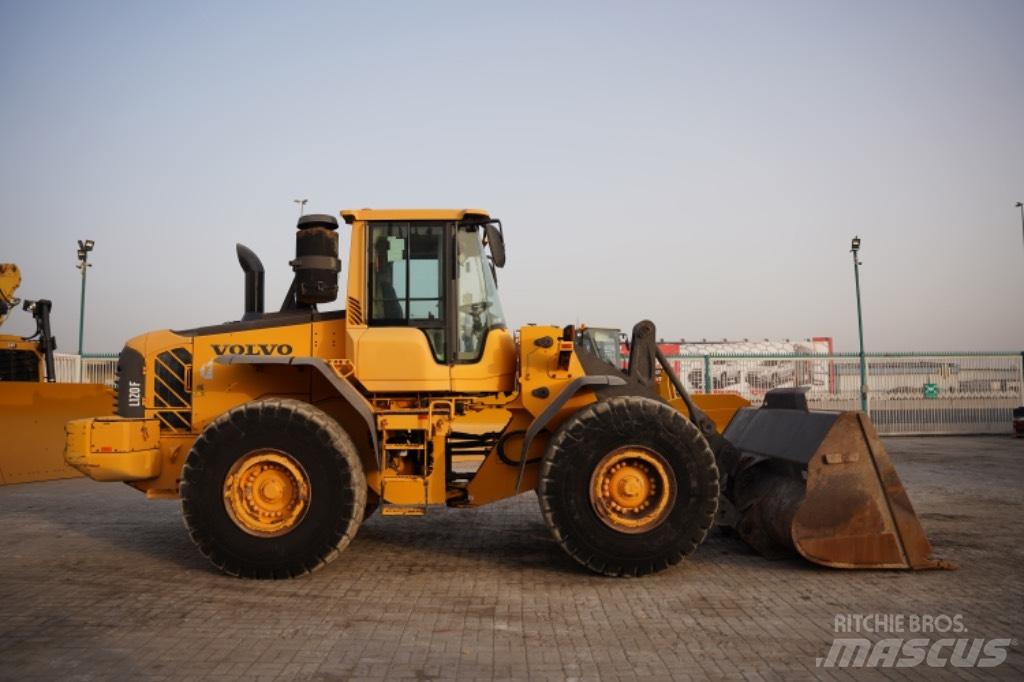 Volvo L 120 F Wielladers
