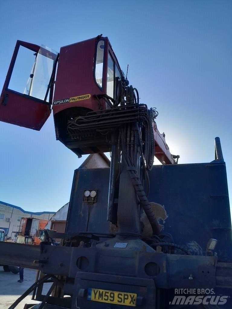 Volvo FM 16 Vlakke laadvloer met kraan