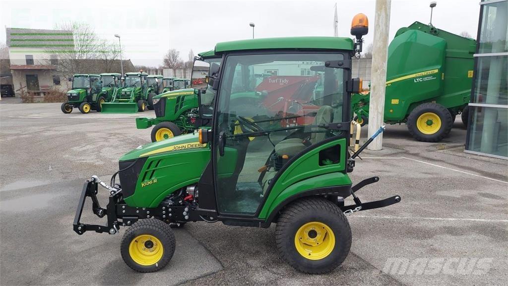 John Deere 1026R Tractoren