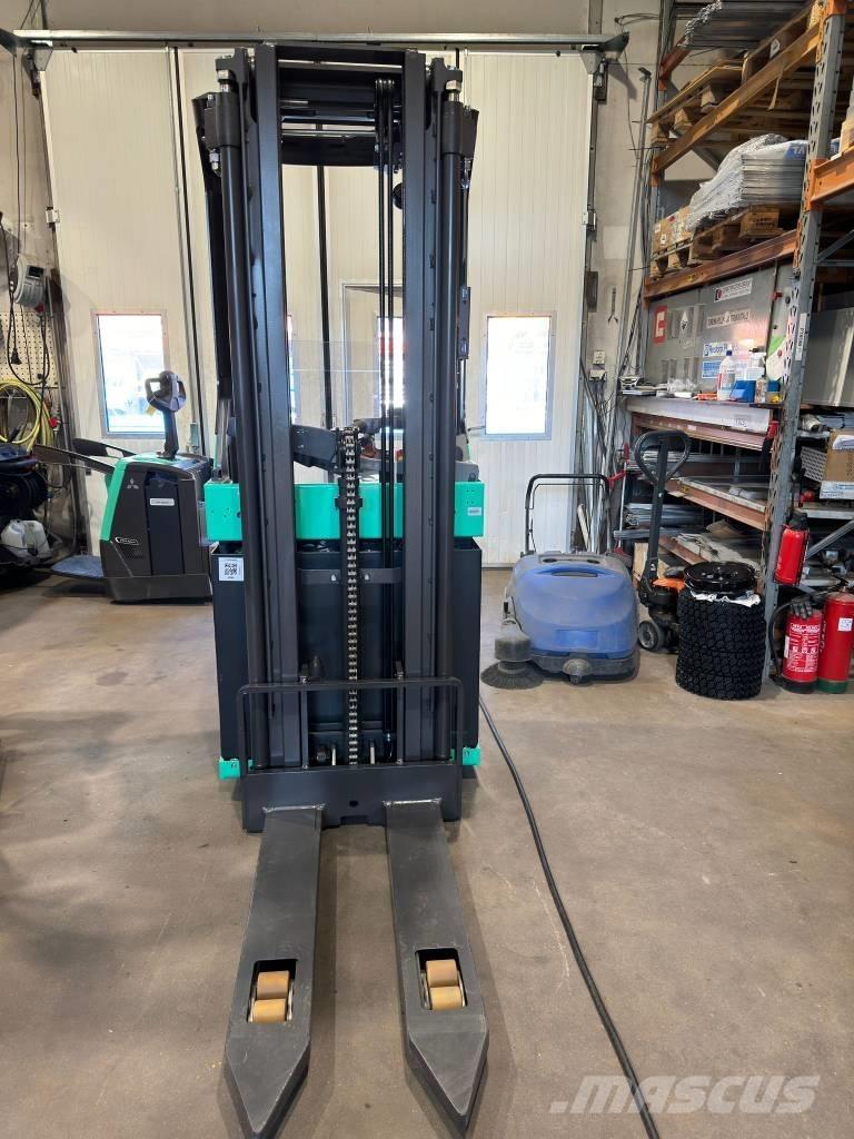 Mitsubishi SBR16N2 Zelfrijdende stapelaars