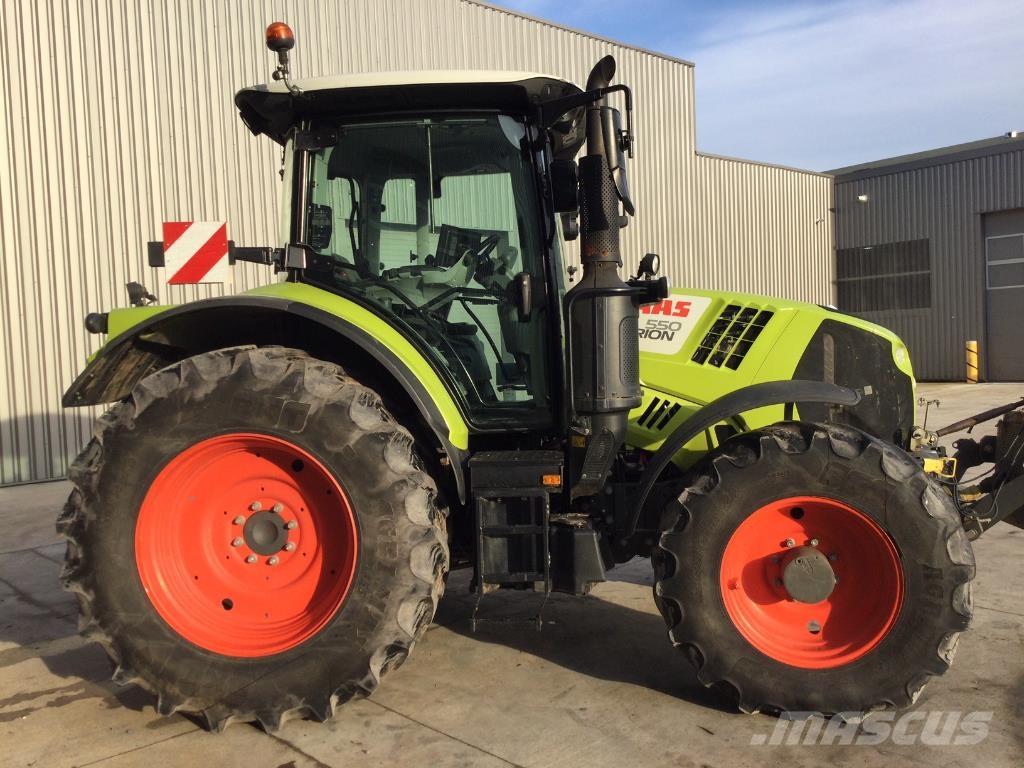 CLAAS ARION 550 Tractoren
