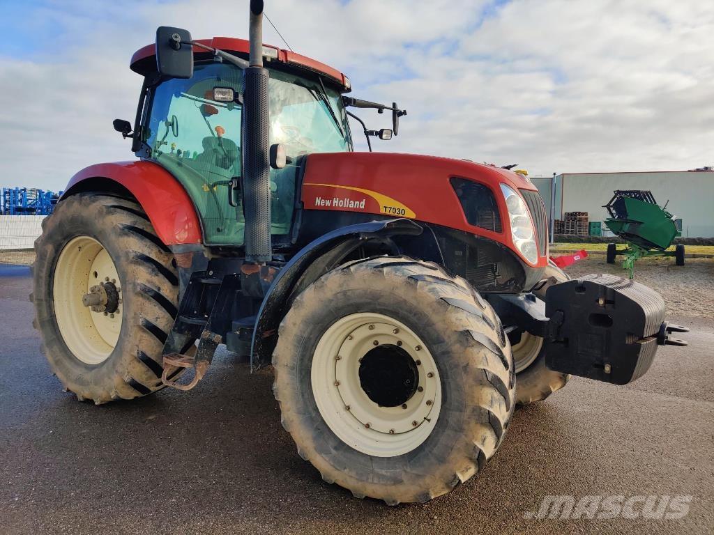 New Holland T7030 Tractoren