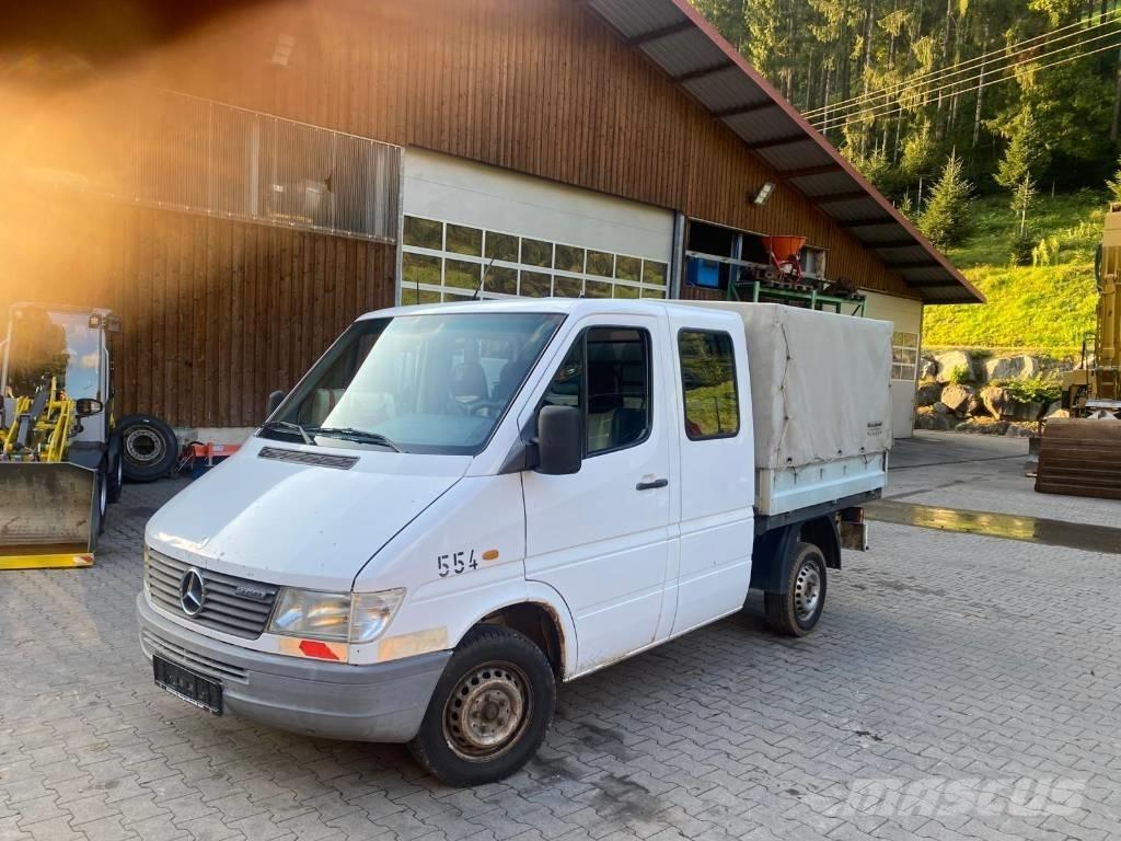 Mercedes-Benz 212 D Bestelwagens met open laadbak