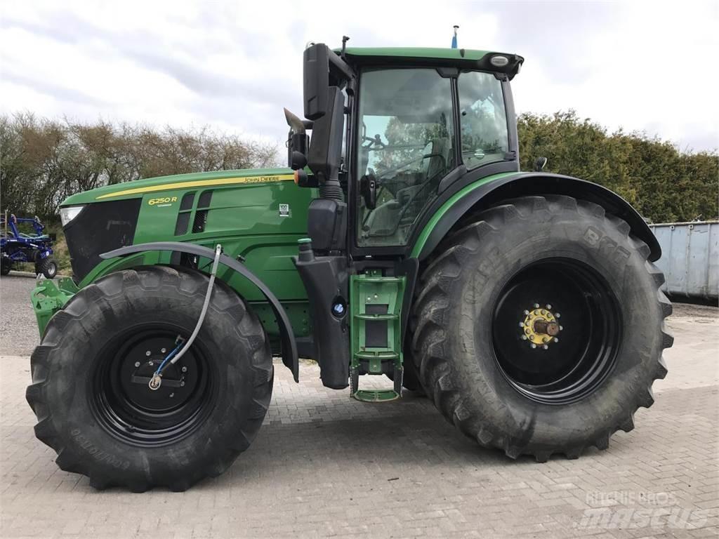 John Deere 6250R Tractoren
