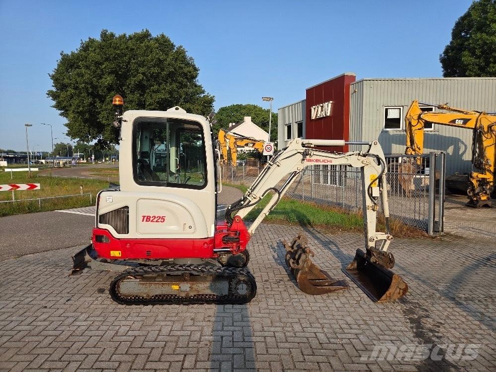 Takeuchi TB225 Minigraafmachines < 7t