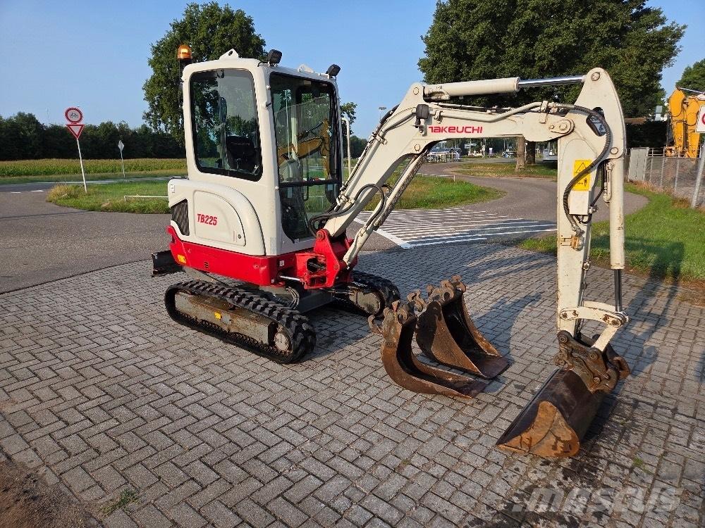 Takeuchi TB225 Minigraafmachines < 7t
