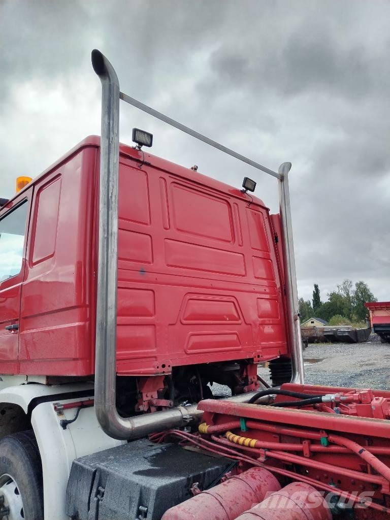 Scania 143 H Vrachtwagen met containersysteem
