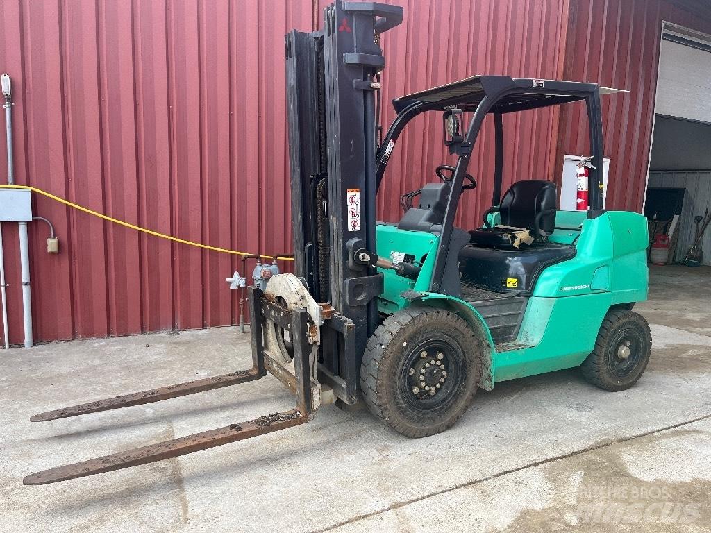Mitsubishi FD40N1 Vorkheftruck voor zwaar terrein