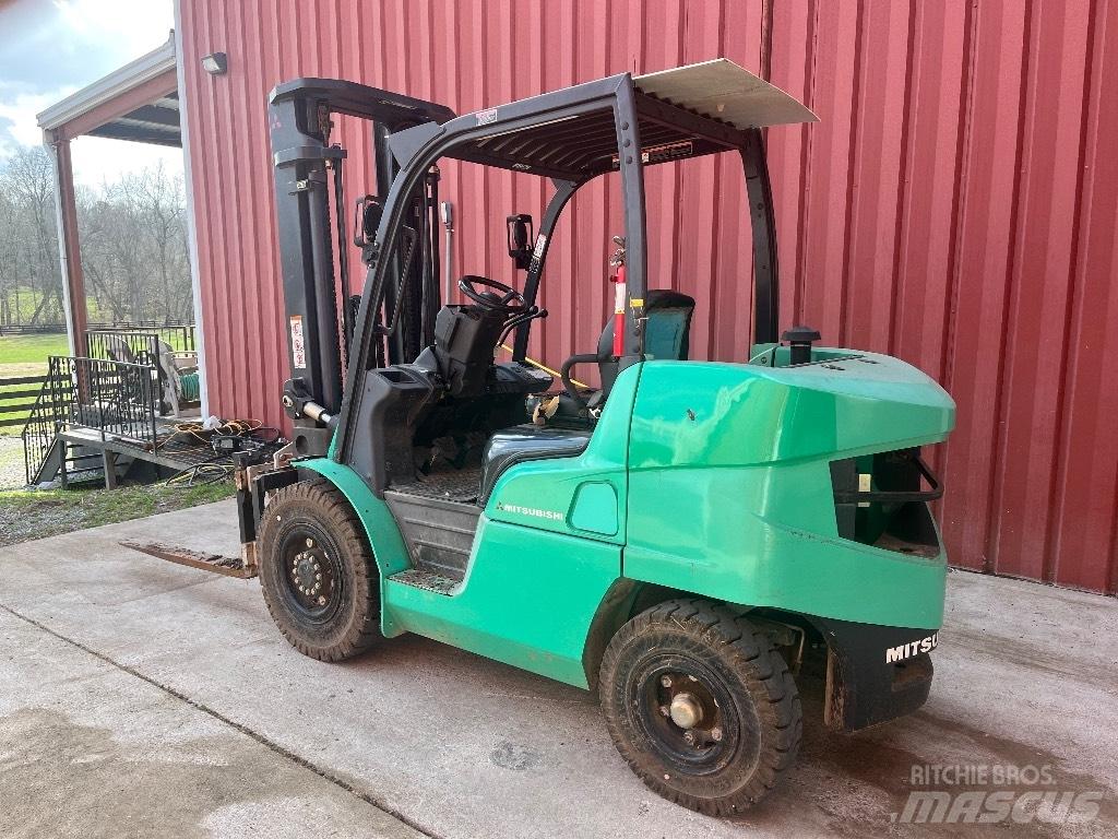 Mitsubishi FD40N1 Vorkheftruck voor zwaar terrein