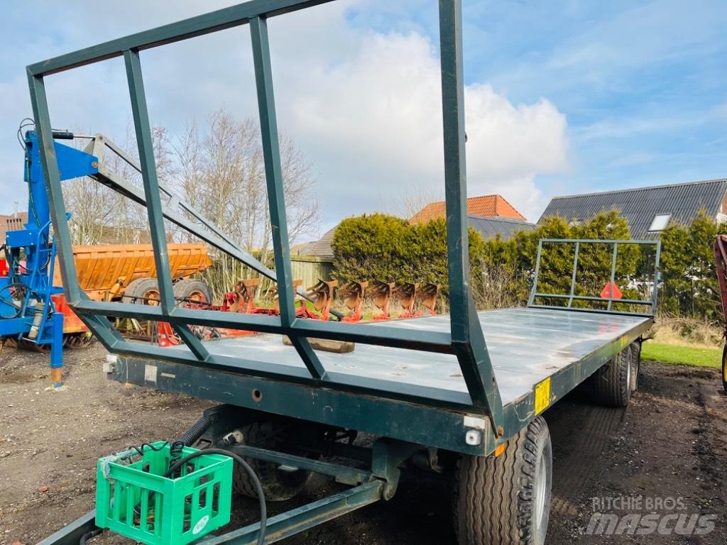 Pronar M026 Balenwagens