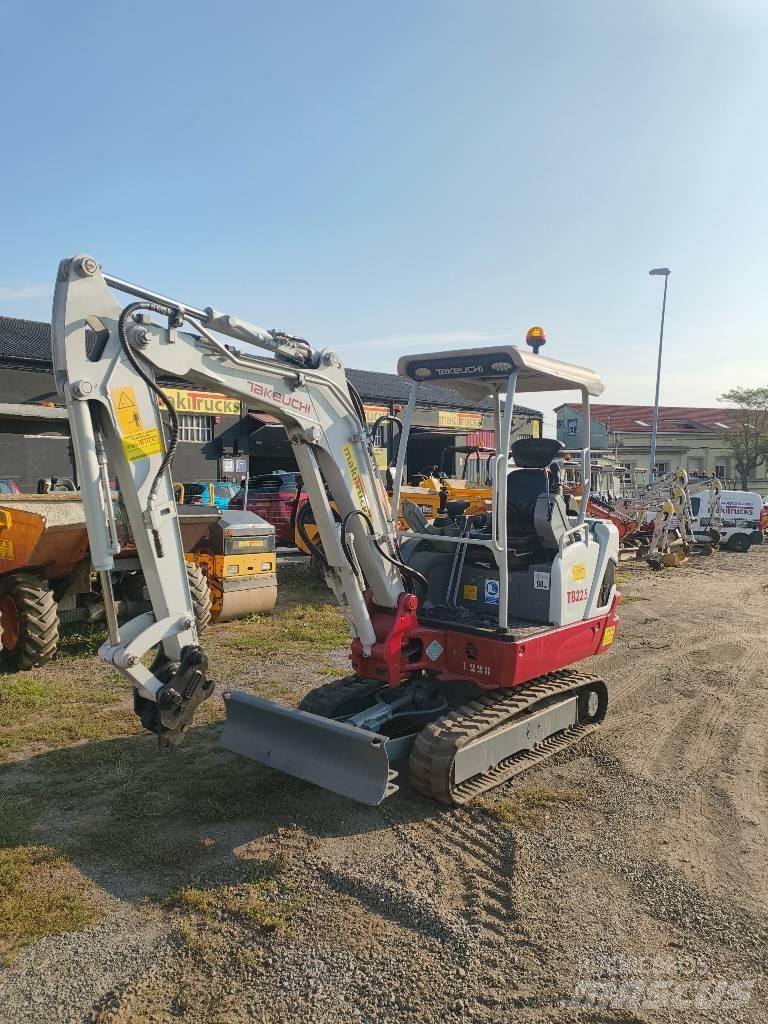 Takeuchi TB 225 Minigraafmachines < 7t
