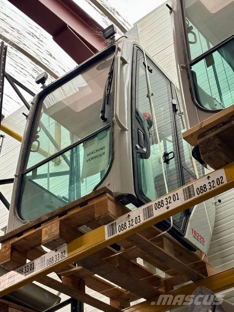 Takeuchi TB 225 Minigraafmachines < 7t