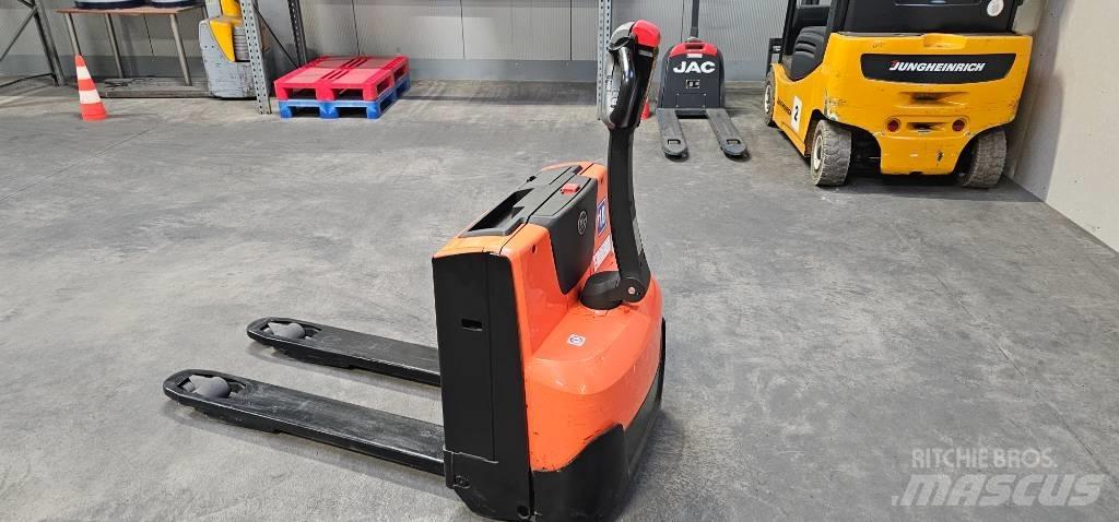 Toyota LWE 140 Orderpicker voor laag niveau