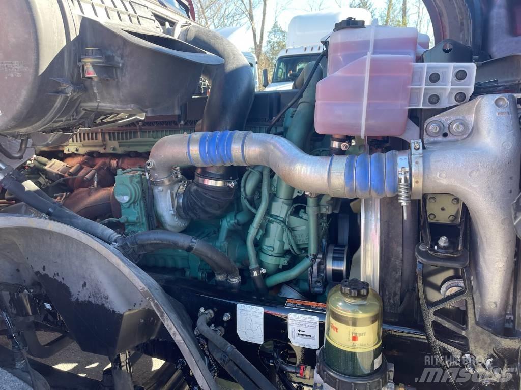 Volvo VNL64T300 Trekkers