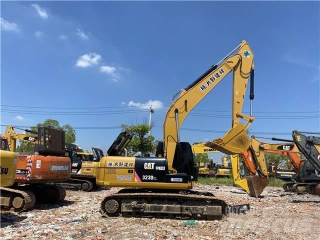 CAT 323D2L Rupsgraafmachines
