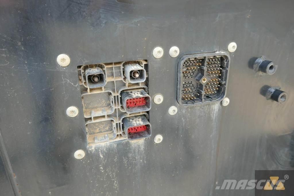 CAT 352F Cab Cabine en interieur
