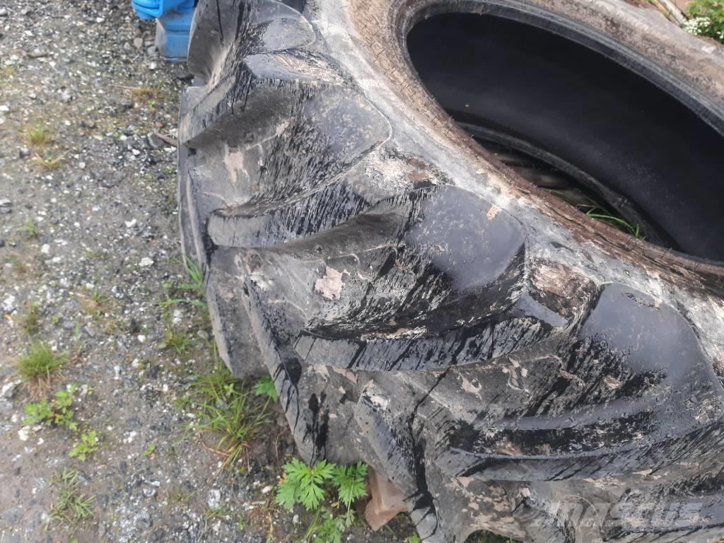 BKT 580/70R38 Banden, wielen en velgen