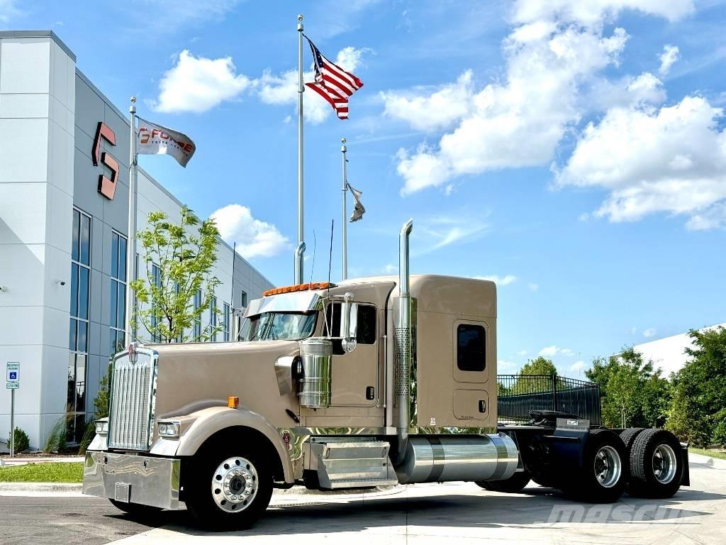 Kenworth W 900 Trekkers