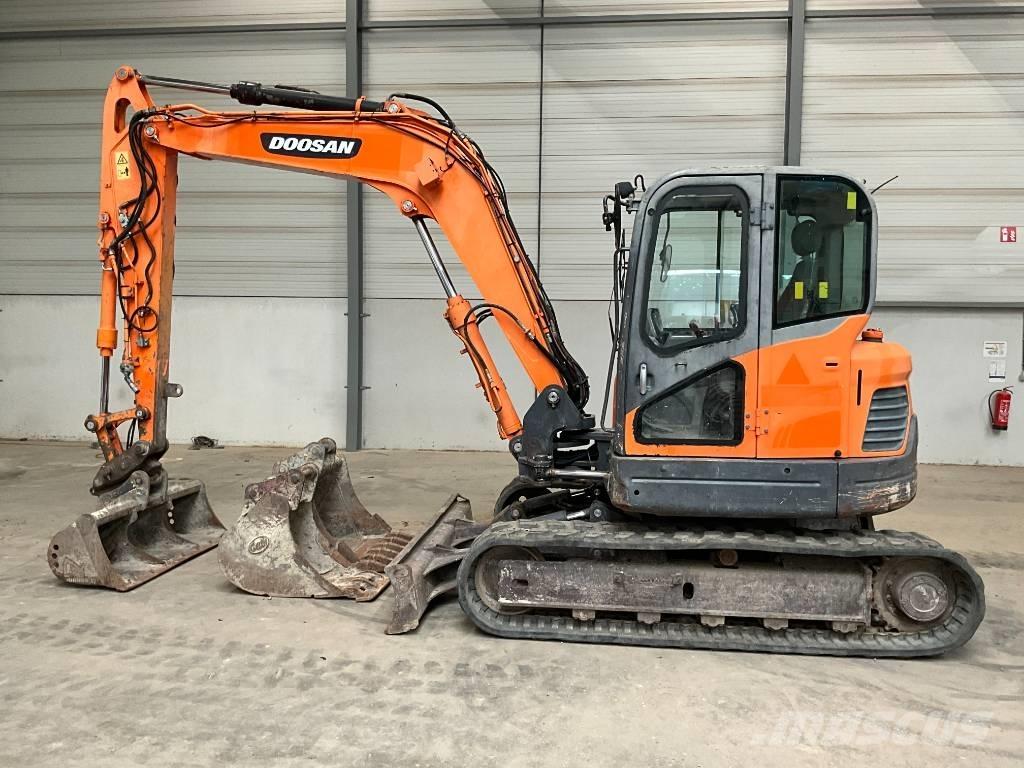 Doosan DX 80 R Midigraafmachines 7t - 12t