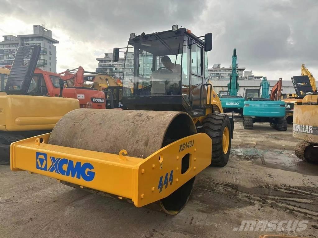 XCMG XS 243 J Trilrolwalsen