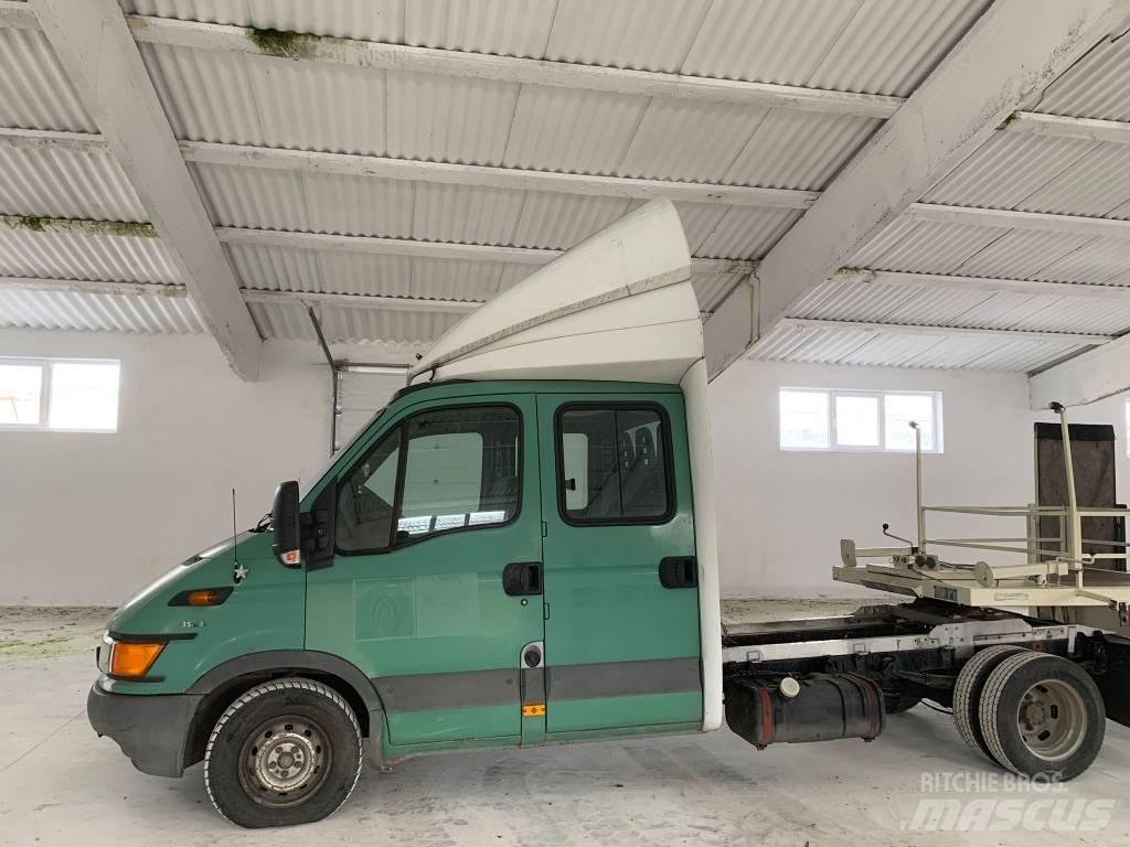 Iveco 3551 Gesloten bedrijfswagens