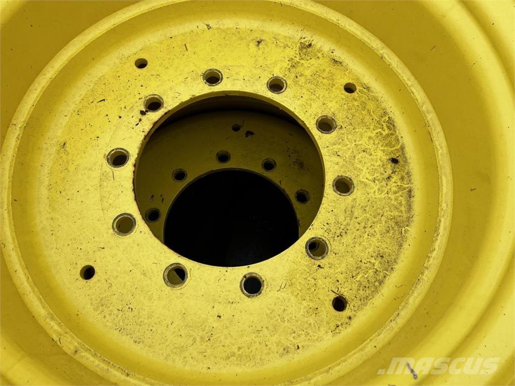 John Deere 15x28 Banden, wielen en velgen