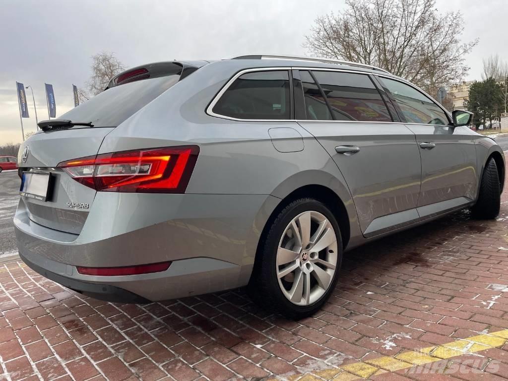 Skoda Superb Auto's
