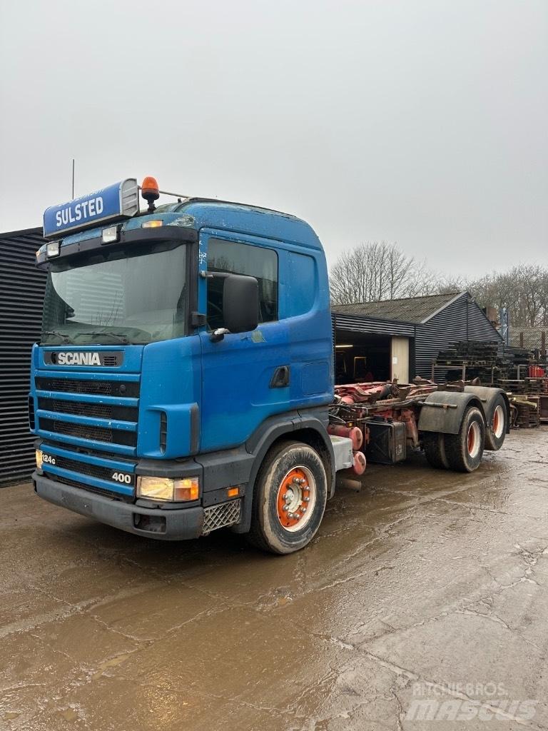 Scania 124 Vrachtwagen met containersysteem