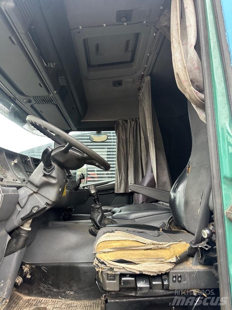 Scania 124 Vrachtwagen met containersysteem