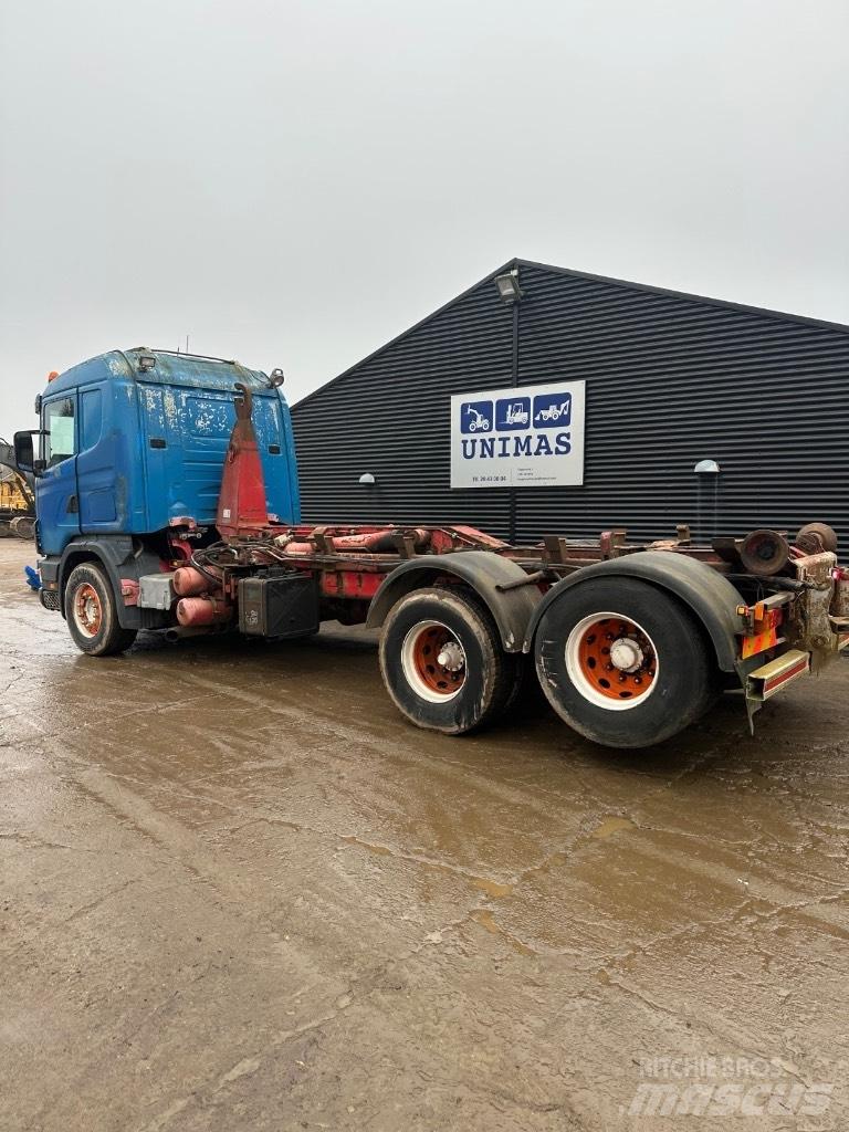 Scania 124 Vrachtwagen met containersysteem
