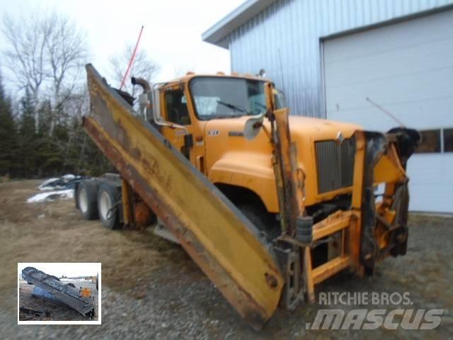 International 5500 i Sneeuwschuivers en -ploegen